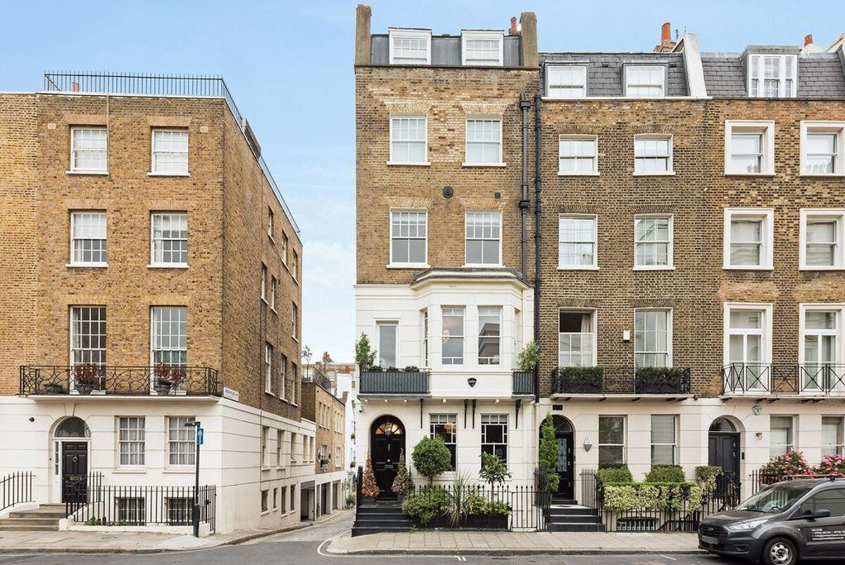 Townhouse To Rent In Chapel Street, Belgravia, London, Sw1x 