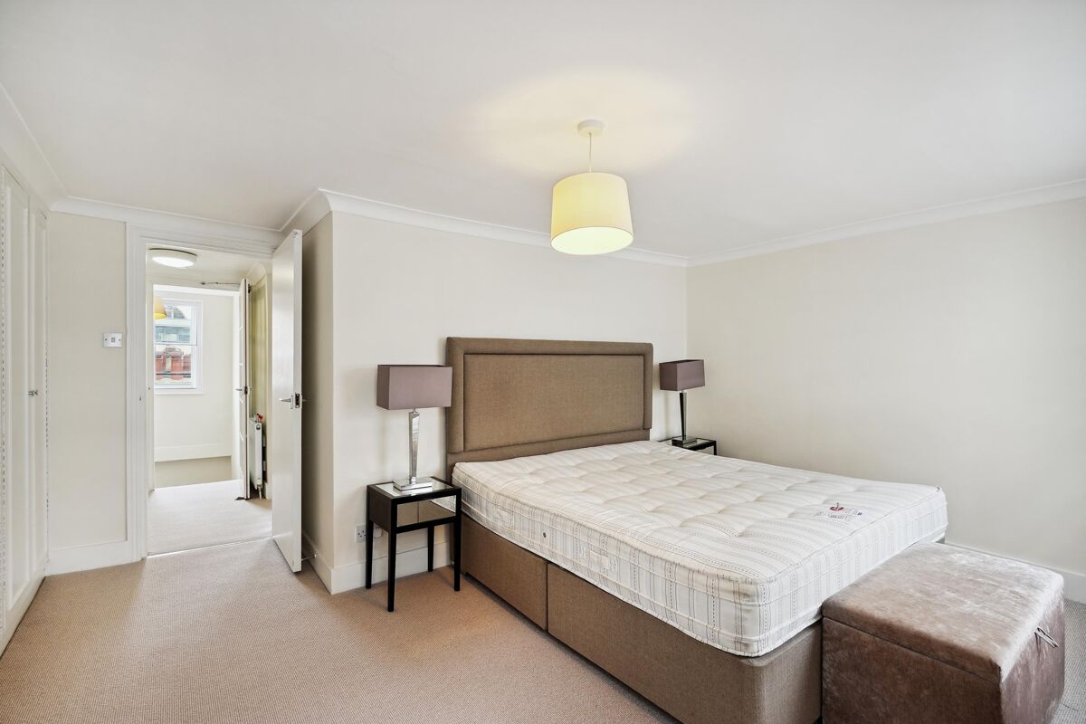 flat to rent in Buckingham Palace Road, London, SW1W BEQ012356209