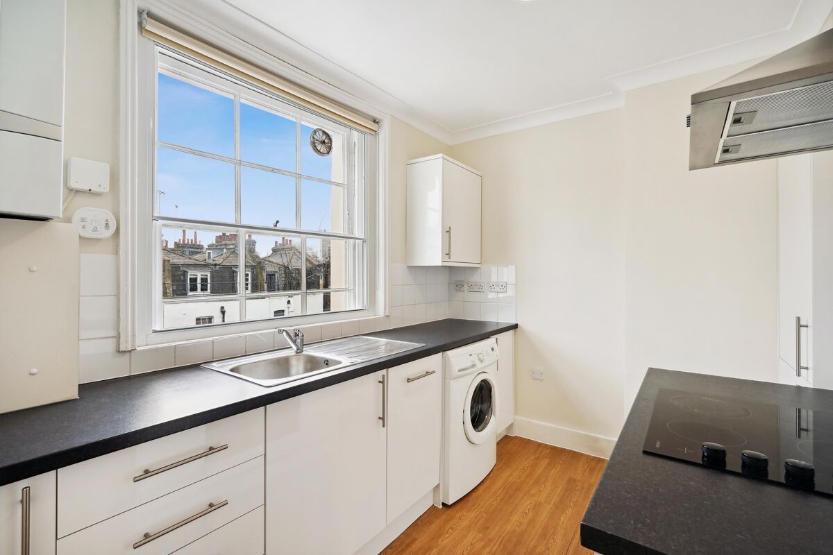 flat to rent in Buckingham Palace Road, London, SW1W BEQ012356209