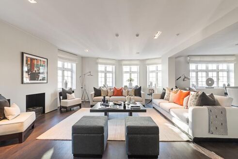 Picture of 4 bedroom flat for rent.