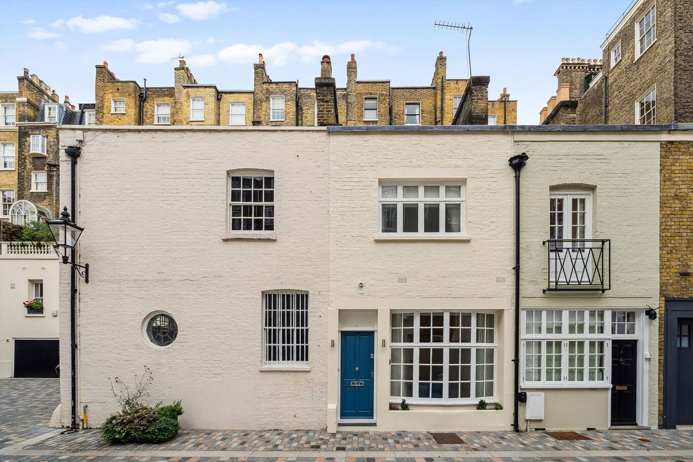 Image of Eaton Terrace Mews, London, SW1W