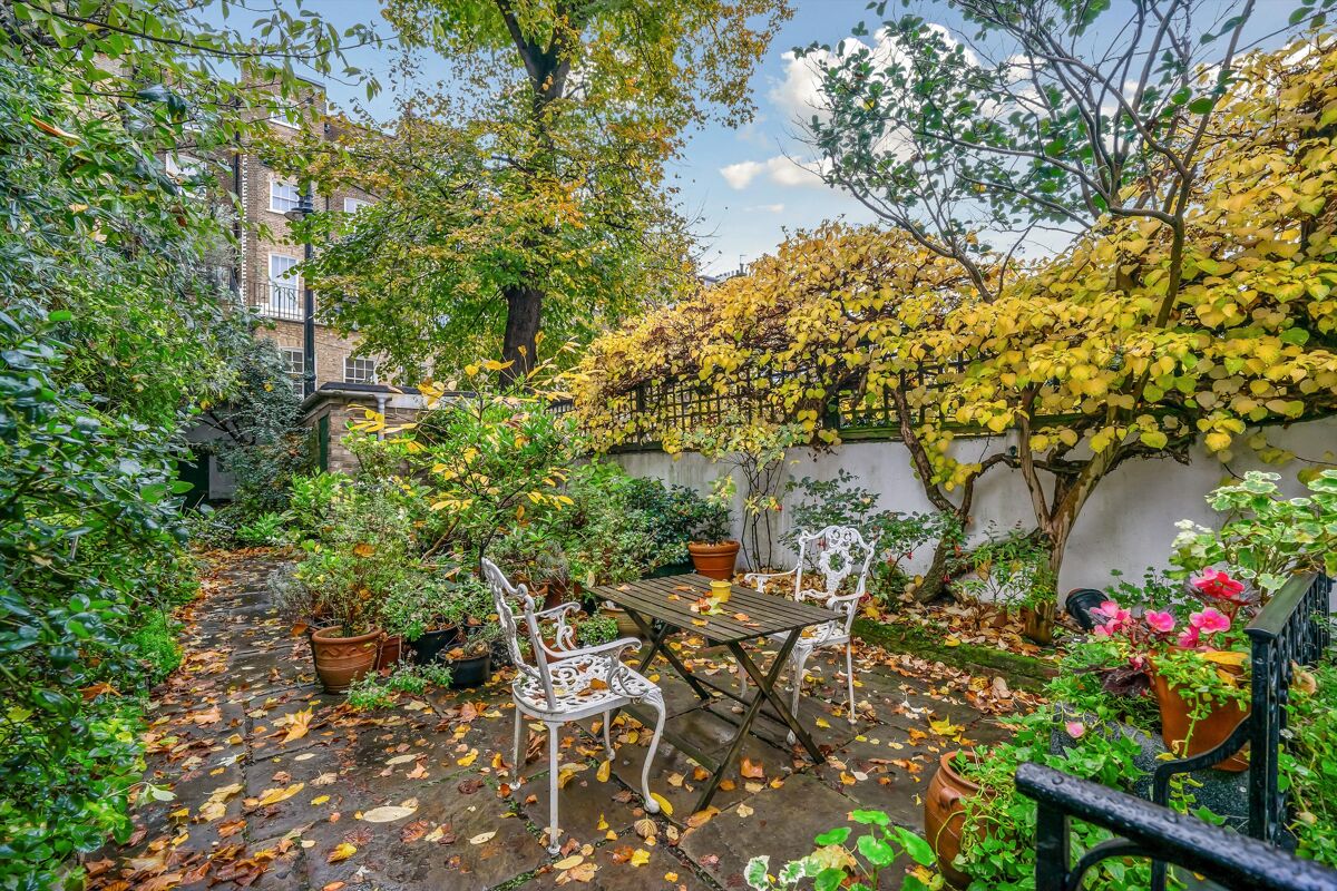 house for sale in Eaton Terrace, London, SW1W BGV012250092 Knight Frank