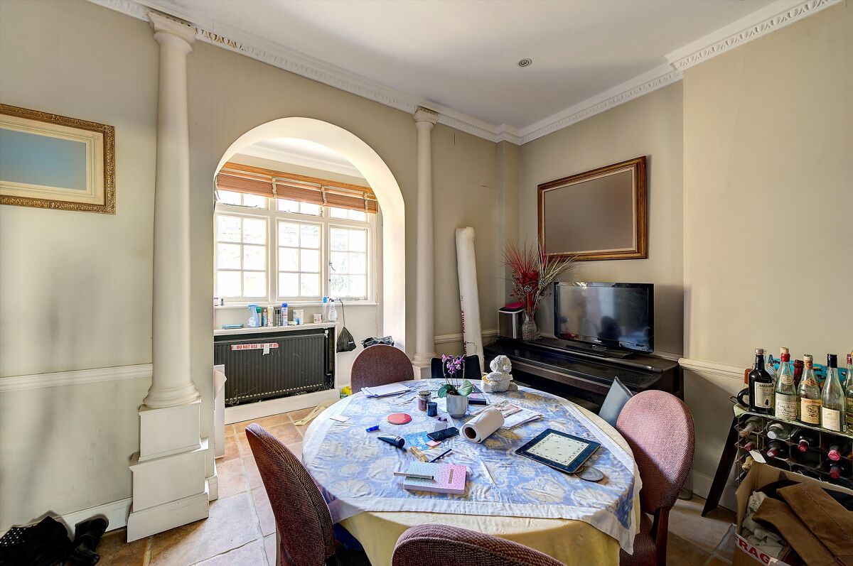 flat for sale in Wilton Crescent, London, SW1X BGV012269899 Knight