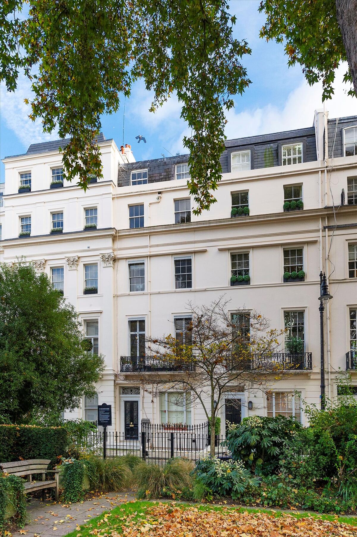 flat for sale in Wilton Crescent, London, SW1X BGV012269899 Knight