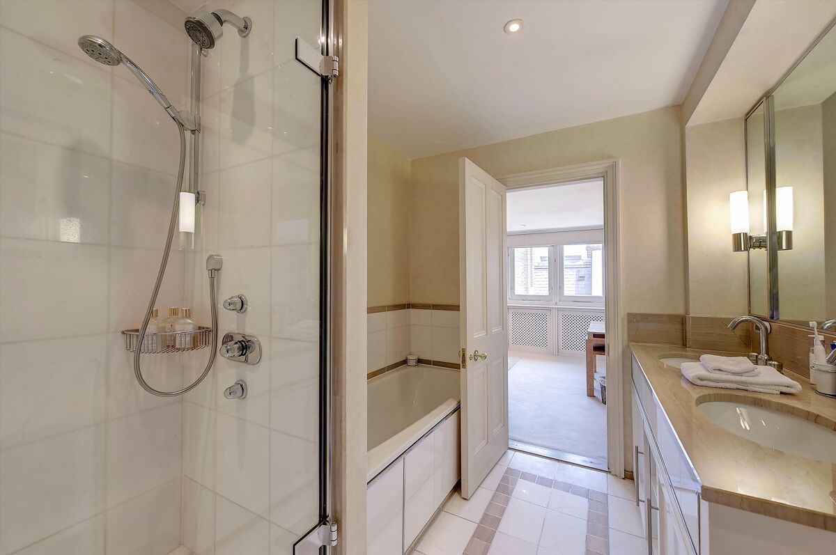 house for sale in Whittaker Street, London, SW1W BGV012273805