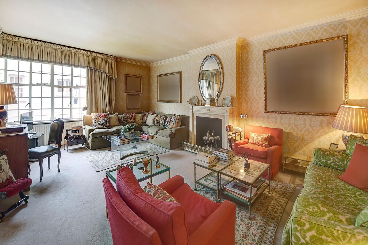flat for sale in Chalfont House, Chesham Street, London, SW1X