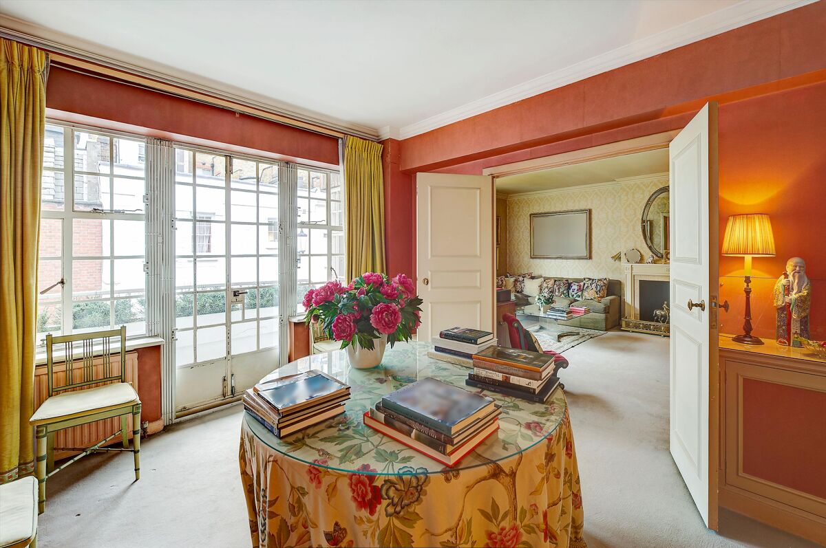 flat for sale in Chalfont House, Chesham Street, London, SW1X