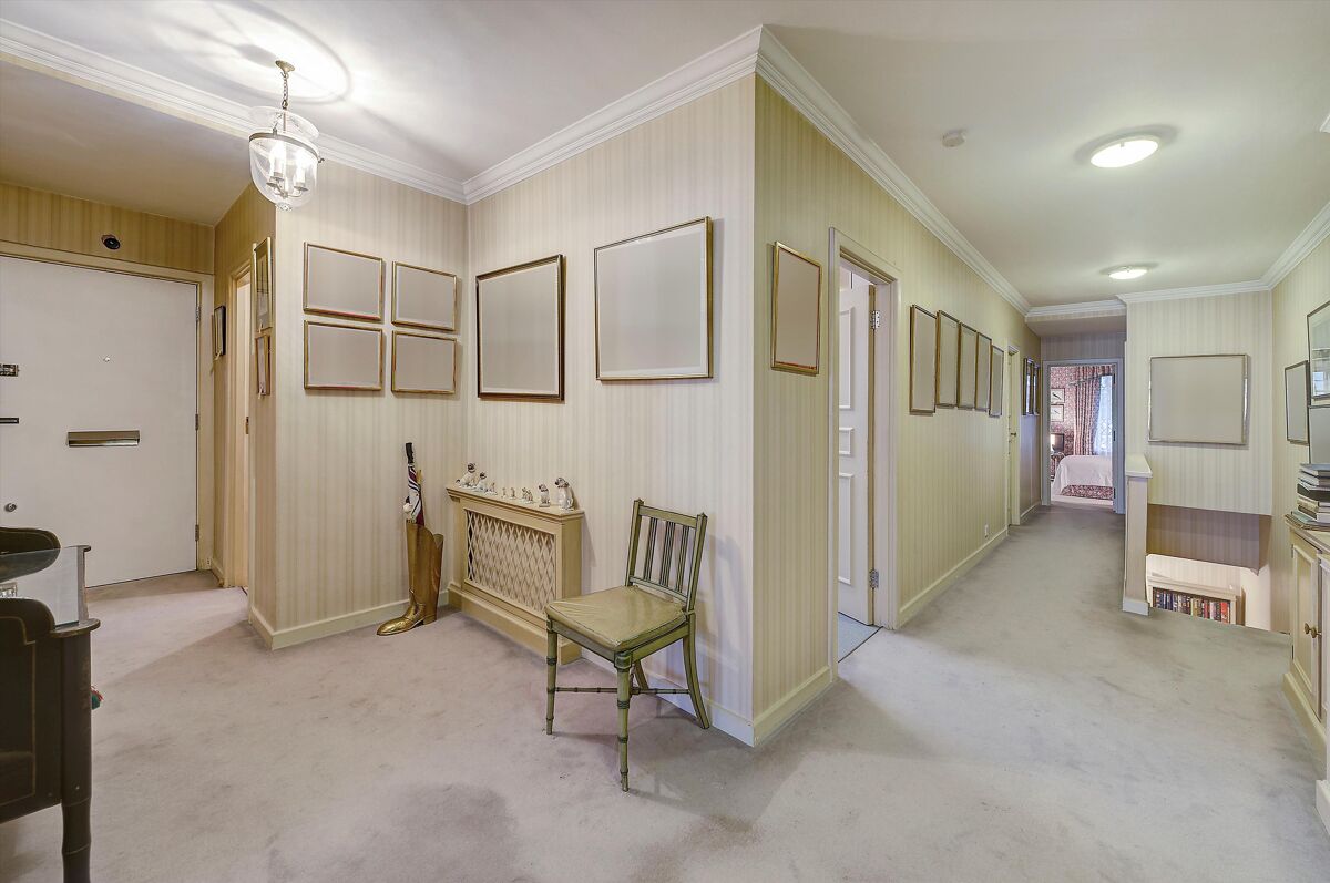 flat for sale in Chalfont House, Chesham Street, London, SW1X