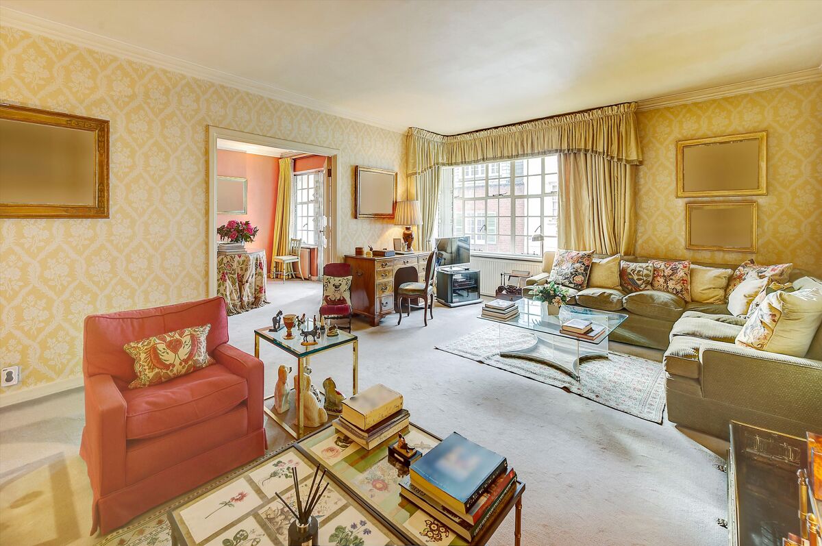 flat for sale in Chalfont House, Chesham Street, London, SW1X