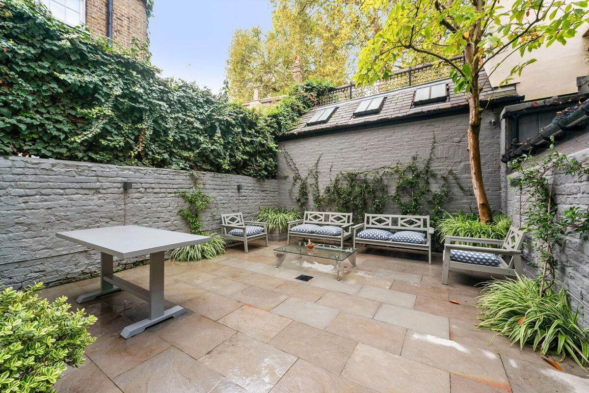 townhouse for sale in Lower Belgrave Street, London, SW1W