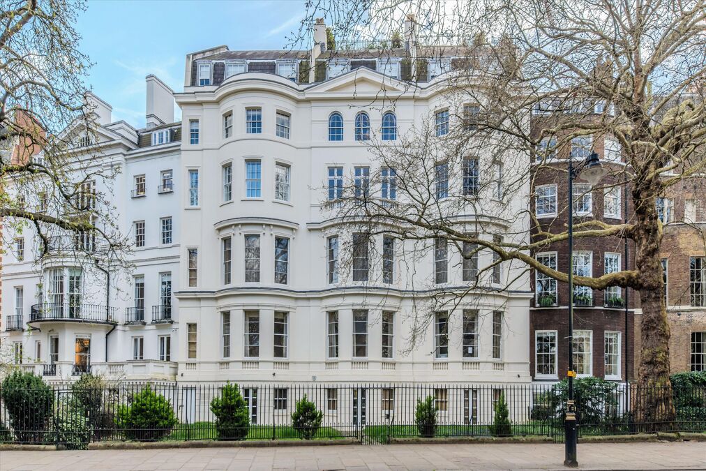 Image of Queen Annes Gate, St James's Park, London, SW1H