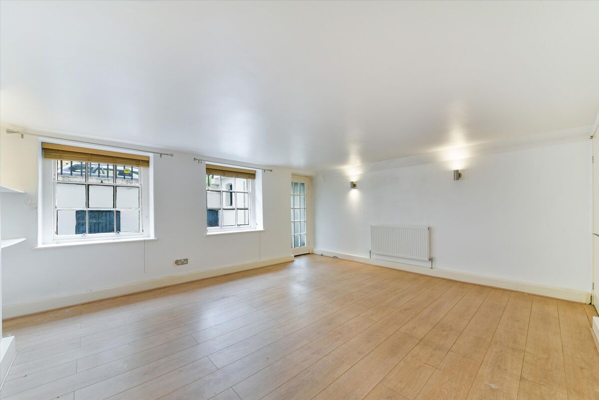 flat to rent in Trinity Church Square, Southwark, London, SE1