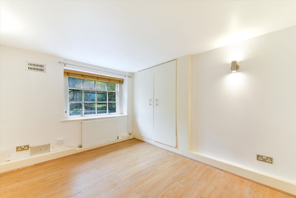 flat to rent in Trinity Church Square, Southwark, London, SE1