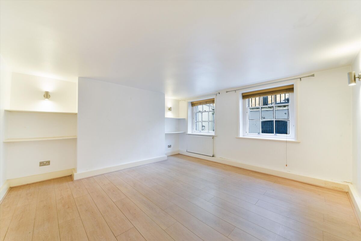 flat to rent in Trinity Church Square, Southwark, London, SE1