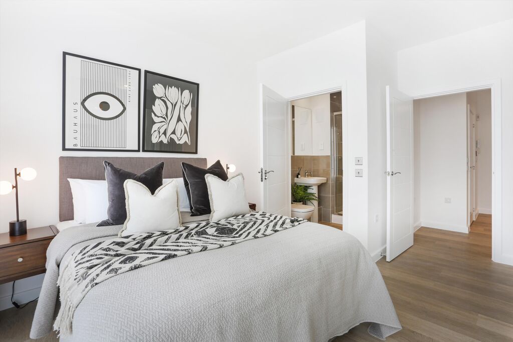 Image of Station Avenue, Walton-on-Thames, Elmbridge, KT12