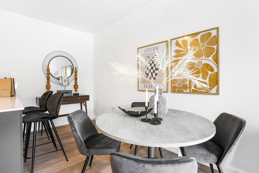 Image of Leaping Birds Rise, Walton-on-Thames, Surrey, KT12