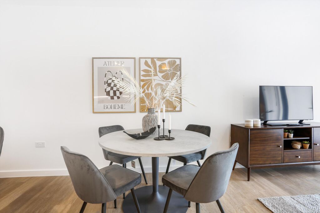 Image of Station Avenue, Walton-on-Thames, Surrey, KT12