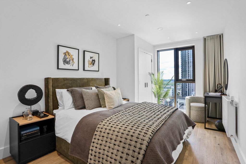 Image of Charter Street, Canary Wharf, London, E22