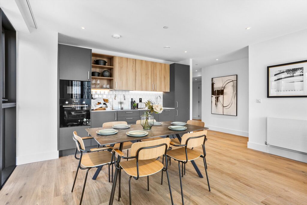 Image of Charter Street, Canary Wharf, London, E22