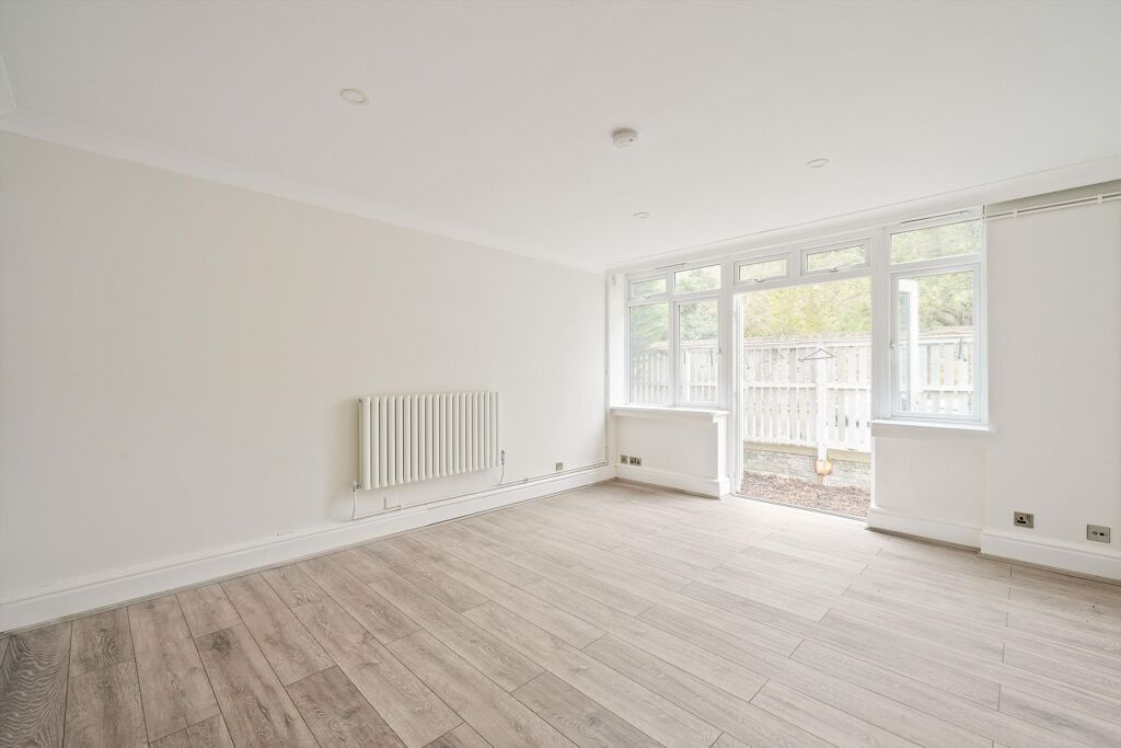 Image of Gloucester Court, Swan Street, Southwark, London, SE1