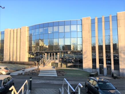 Picture of 289 - 989 m² Bureau NEW TECH CENTER, for rent.