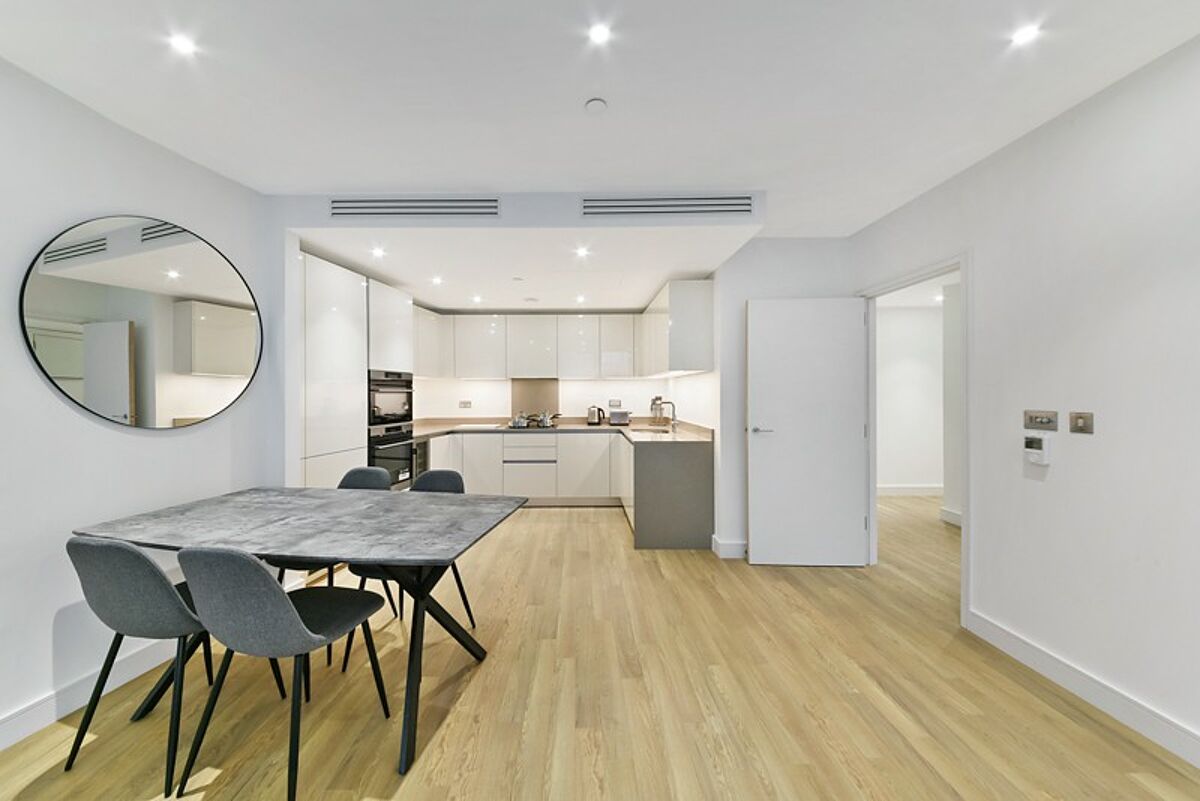 flat to rent in Gladwin Tower, Wandsworth Road, Wandsworth, London, SW8