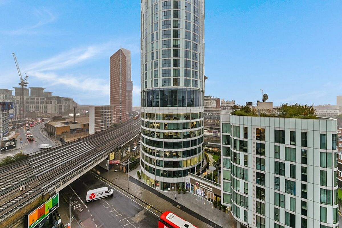 flat to rent in Gladwin Tower, Wandsworth Road, Wandsworth, London, SW8