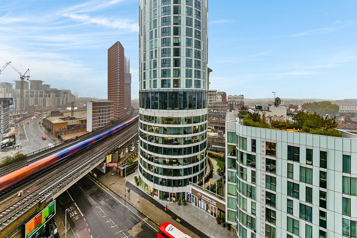 flat to rent in Gladwin Tower, 50 Wandsworth Road, London, SW8