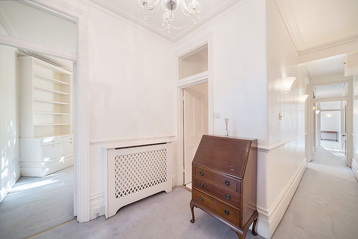 flat to rent in Albany Mansions, Albert Bridge Road, London, SW11