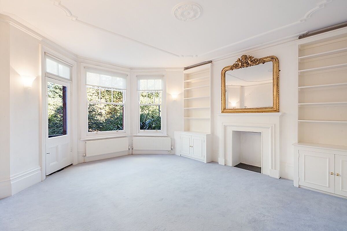 flat to rent in Albany Mansions, Albert Bridge Road, London, SW11