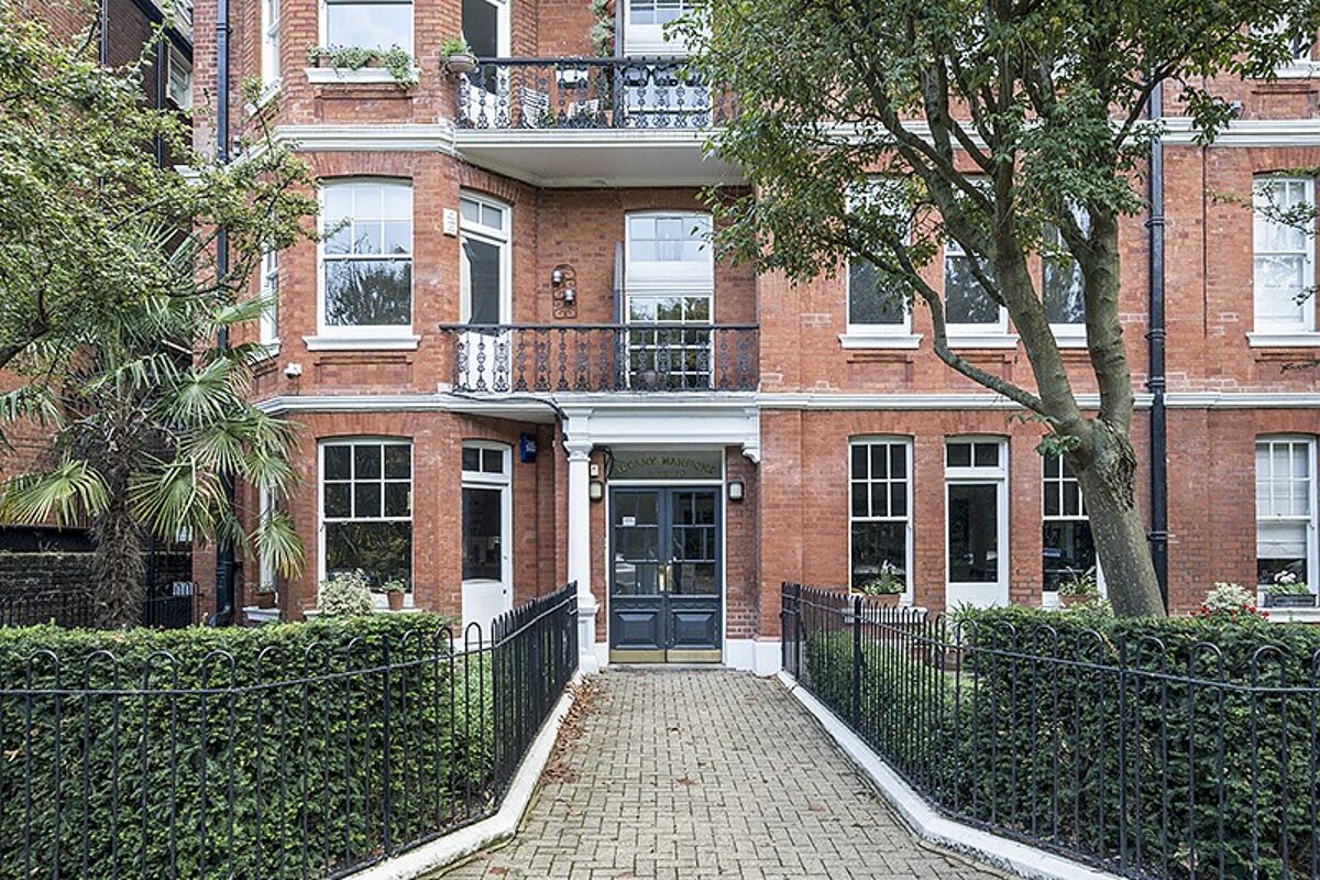 flat to rent in Albany Mansions, Albert Bridge Road, London, SW11