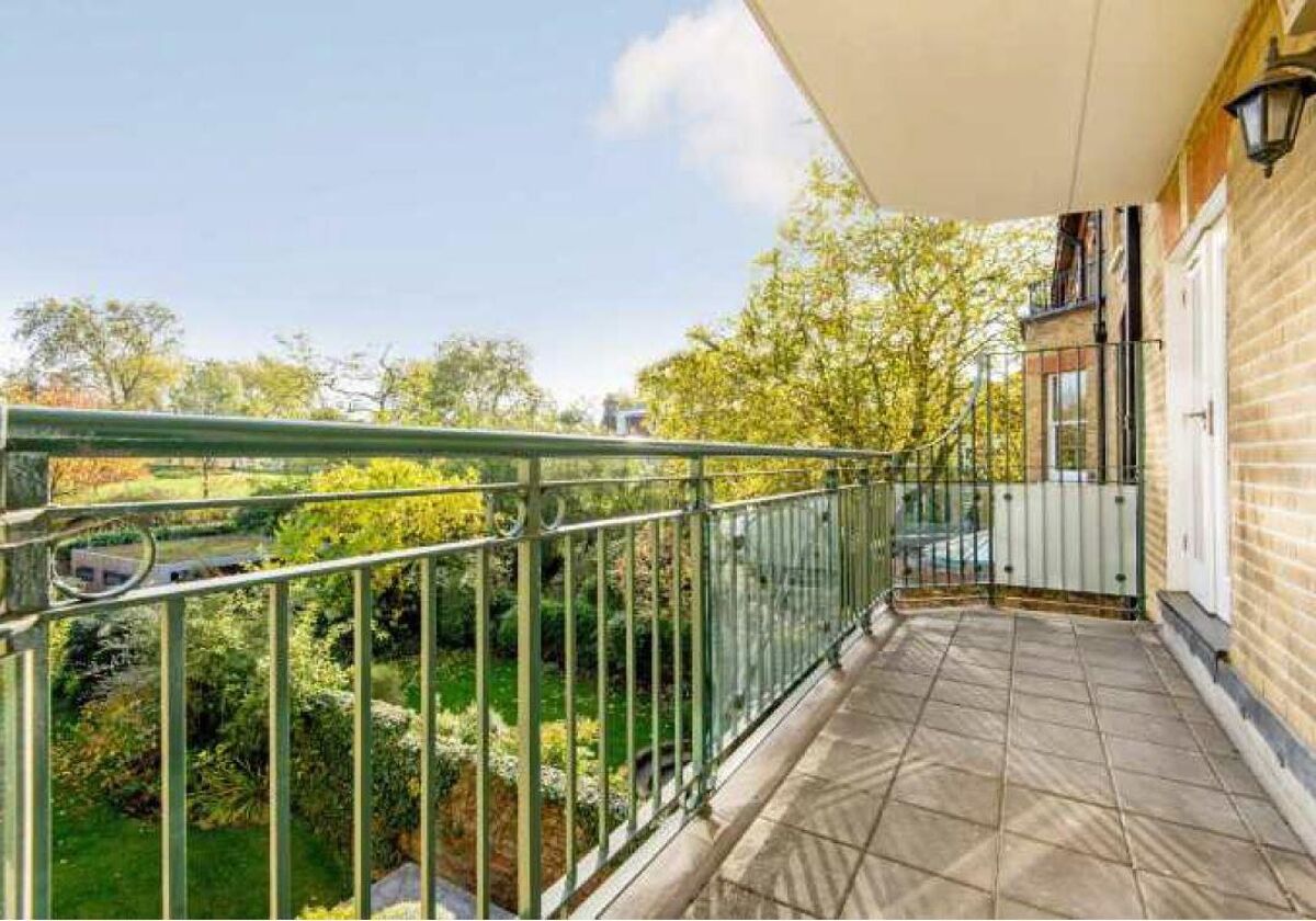 flat to rent in Elsworthy Road, Primrose Hill, London, NW3