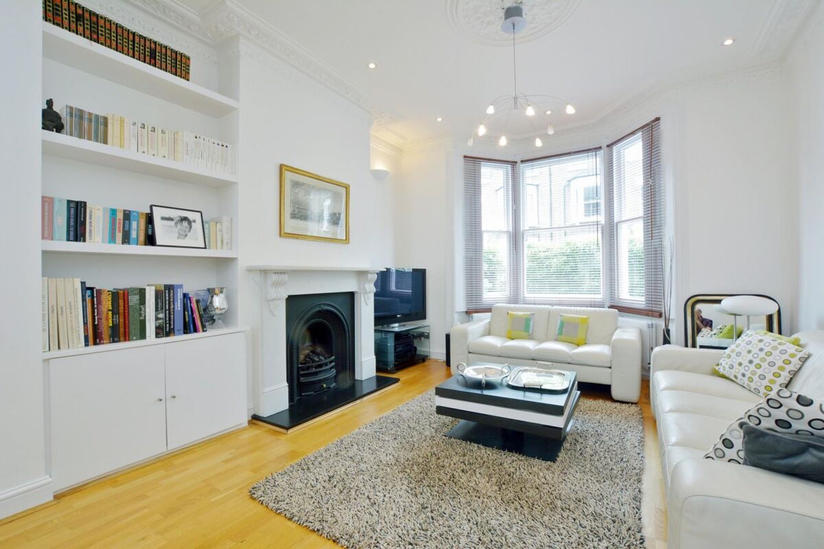 A fabulous 4/5 bedroom family home is available to rent through Knight