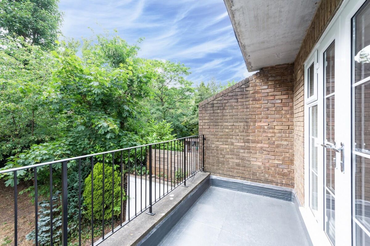 flat to rent in Parkhill Road, Belsize Park, London, NW3 BPQ012351362