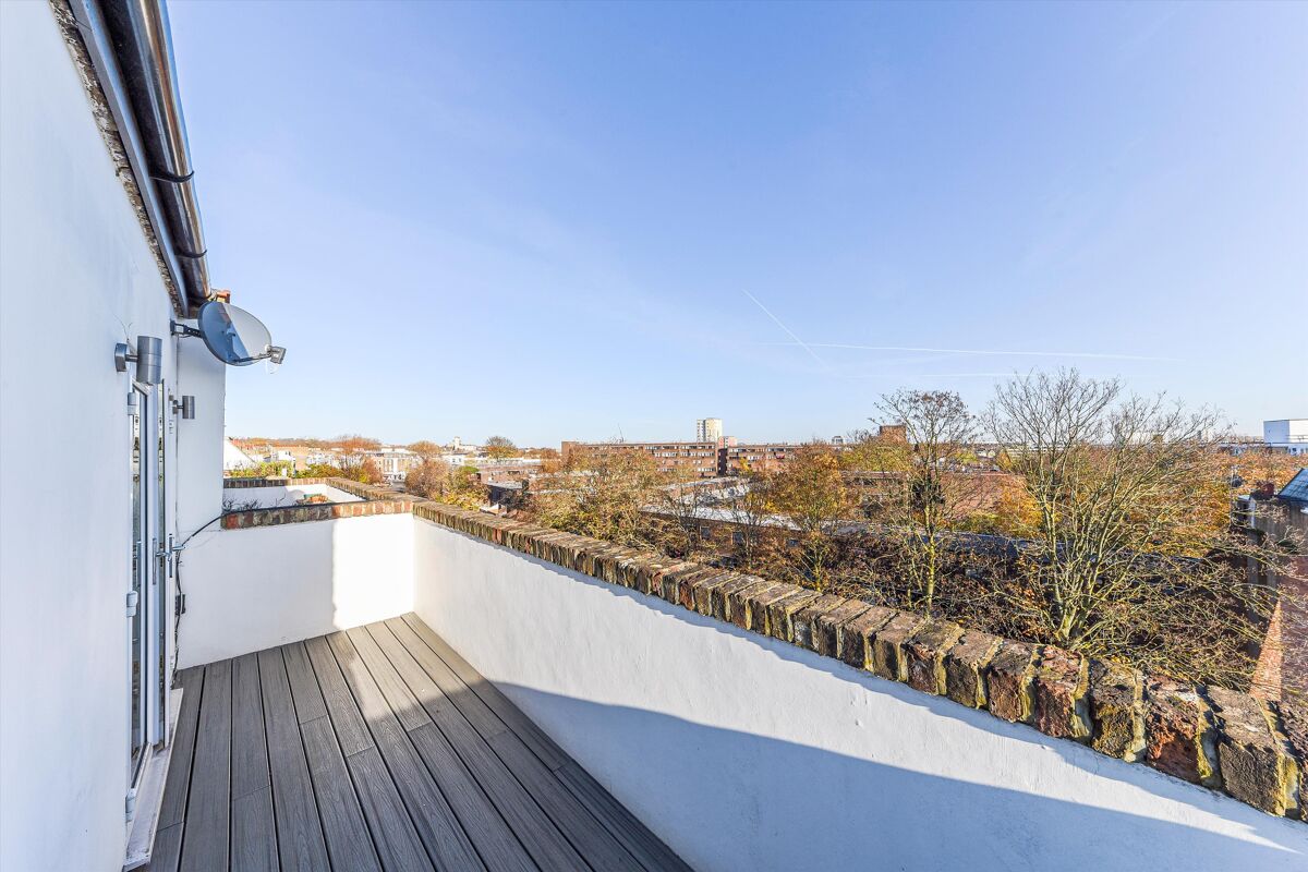 flat to rent in Queens Crescent, Chalk Farm, London, NW5 BPQ012370952