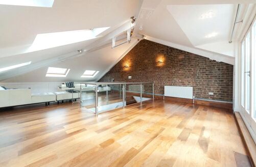 Picture of 3 bedroom flat for rent.