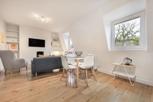 Picture of 2 bedroom flat for rent.