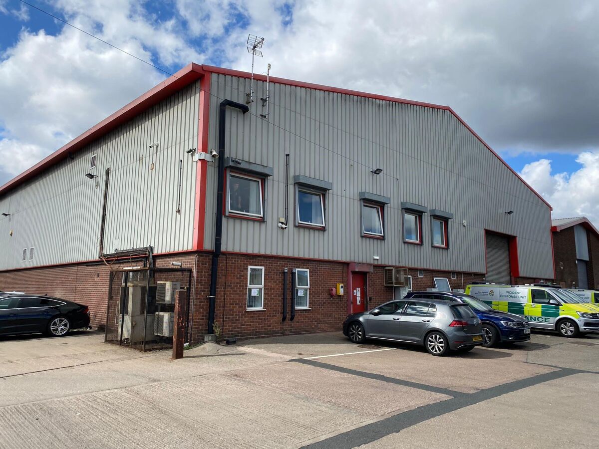 Industrial/Distribution to rent in Granada Trading Estate, Park Lane