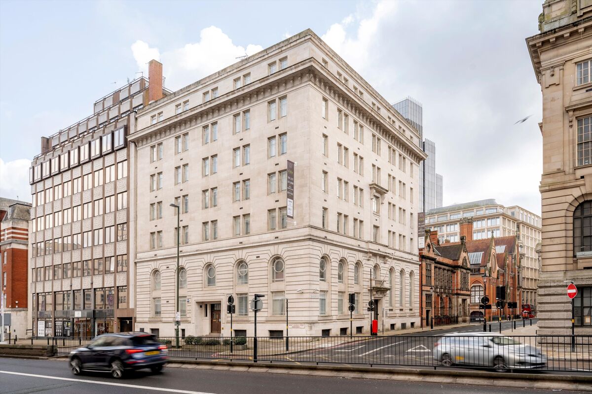 Unique self-contained period style opportunity to let within Birmingham City Centre.