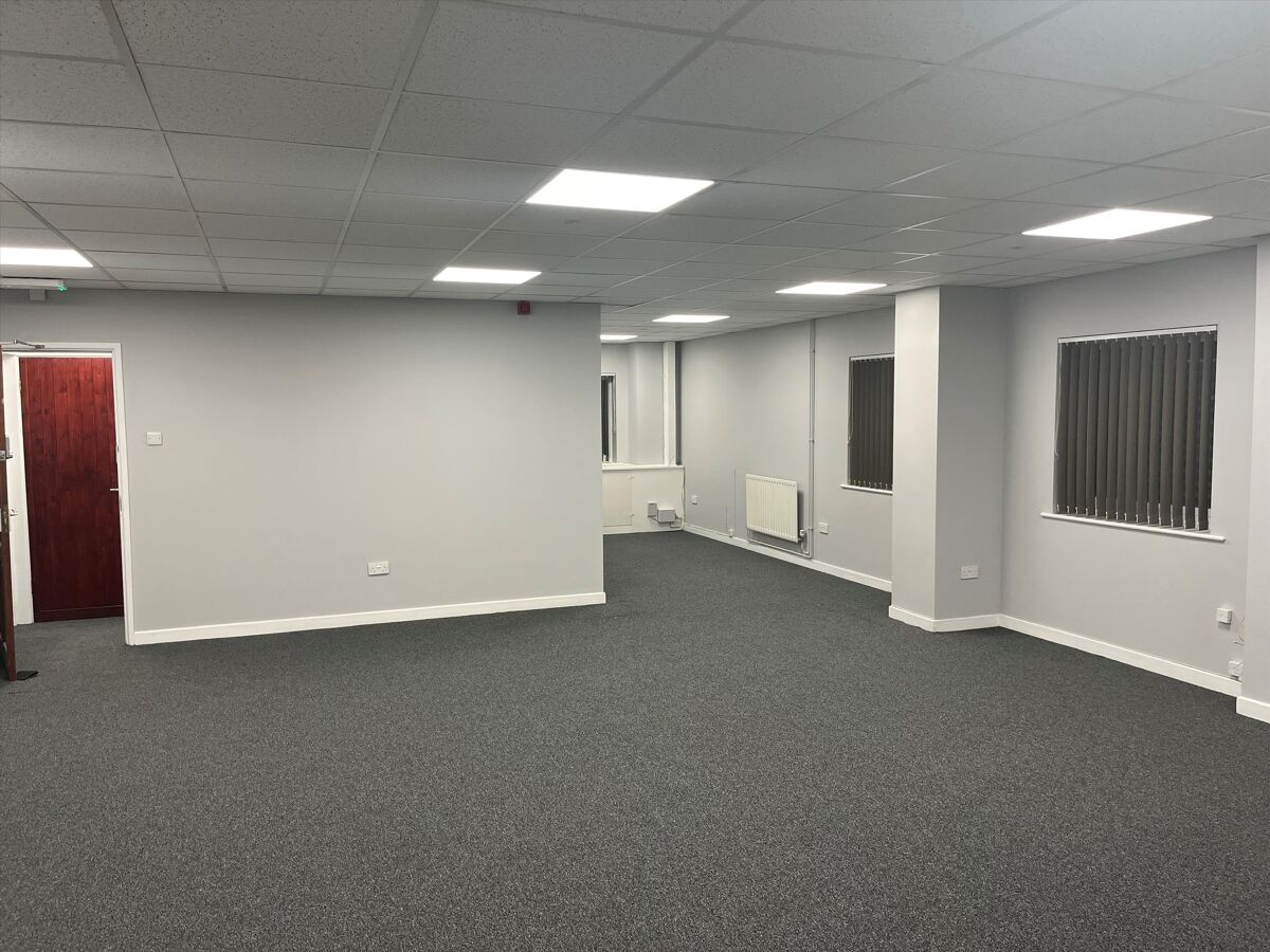 Industrial/Distribution to rent in Riverside Industrial Estate