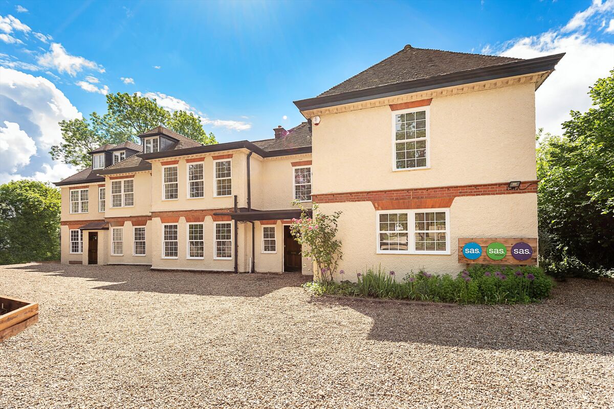 flat for sale in Friarswood, Chipperfield Road, Kings Langley