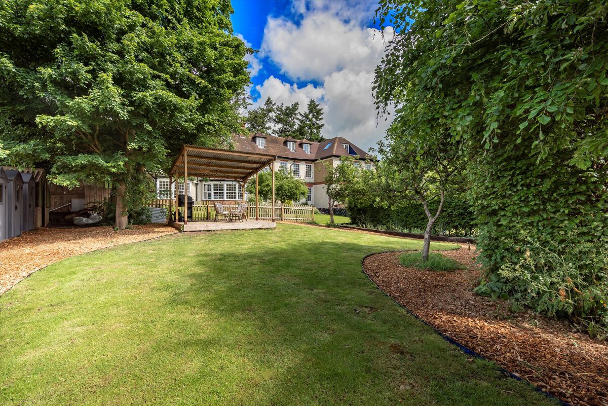 flat for sale in Friarswood, Chipperfield Road, Kings Langley