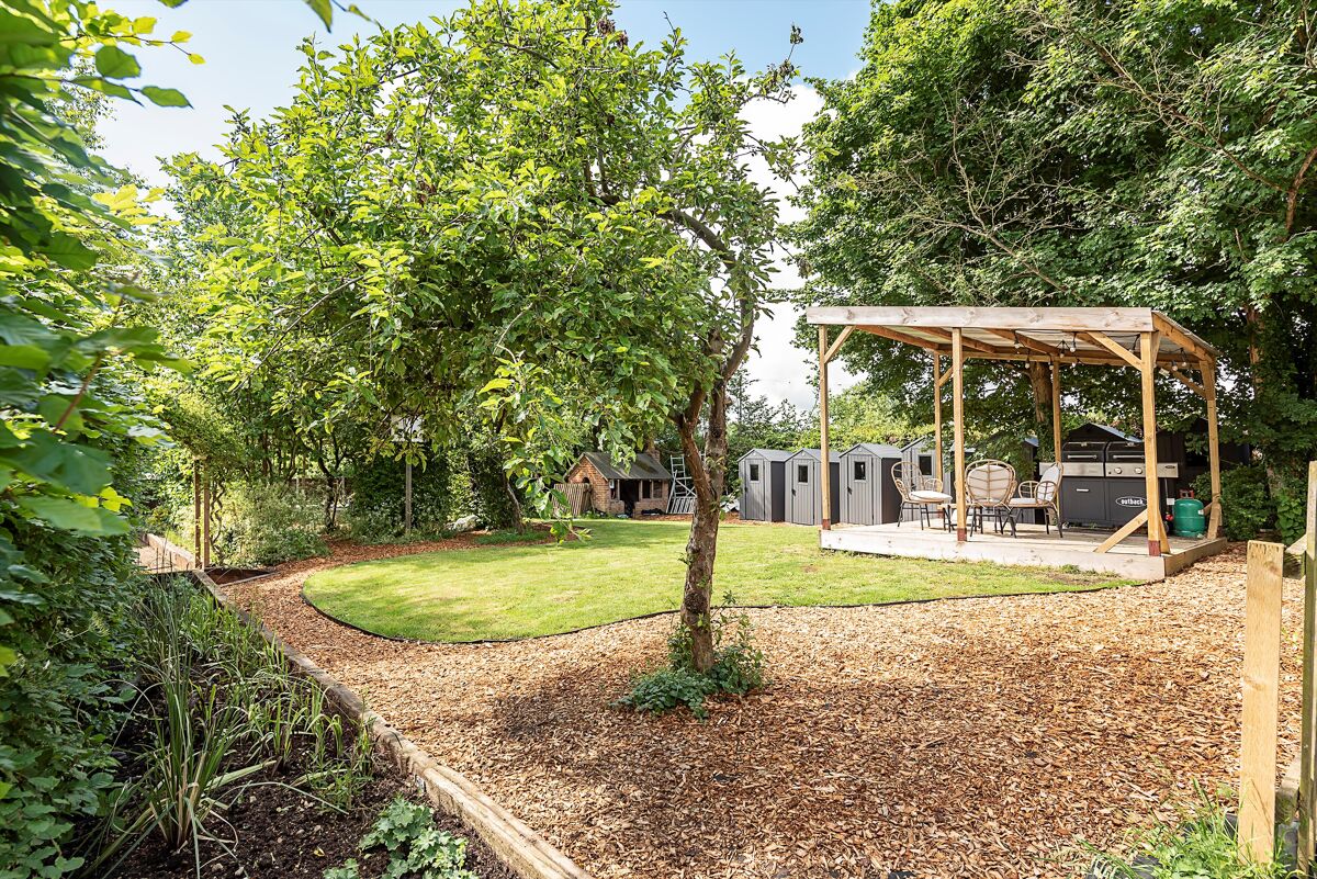 flat for sale in Friarswood, Chipperfield Road, Kings Langley