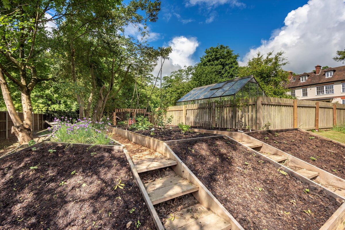 flat for sale in Friarswood, Chipperfield Road, Kings Langley