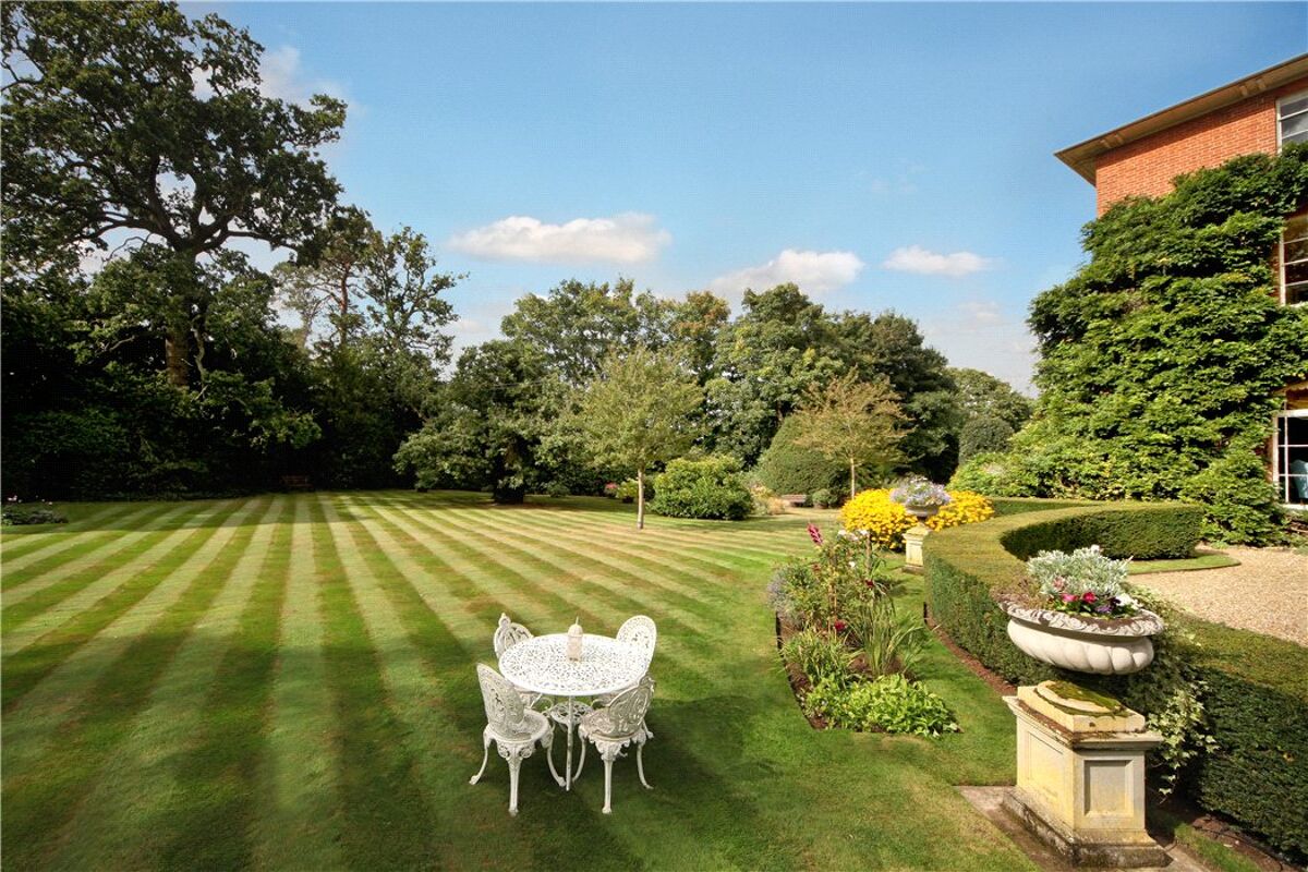 house for sale in Ampthill Road, Silsoe, Bedford, MK45 BRK090213