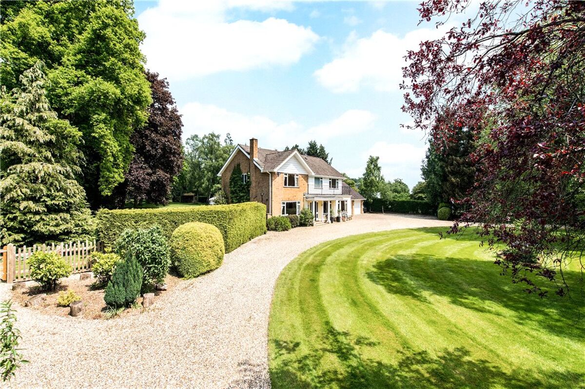 house for sale in Tinkers Lane, Wigginton, Tring, Hertfordshire, HP23