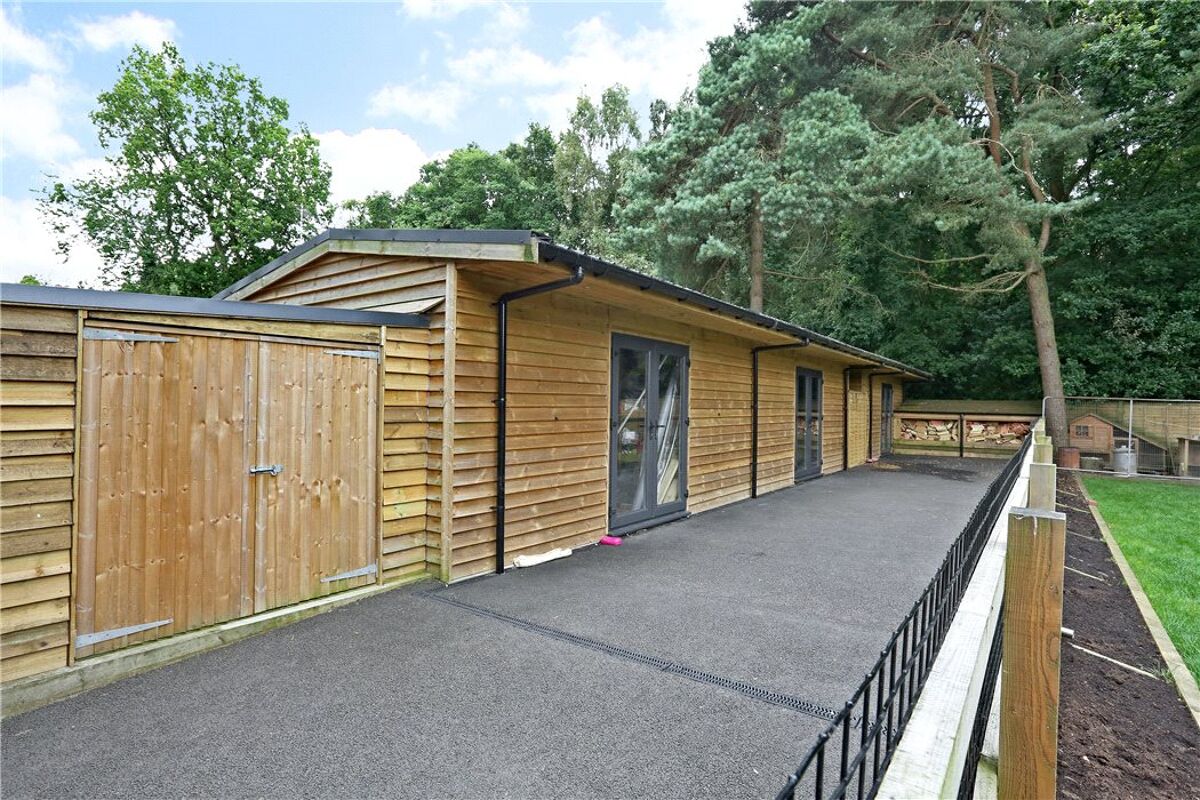 house for sale in Hedgeside, Potten End, Berkhamsted, Hertfordshire