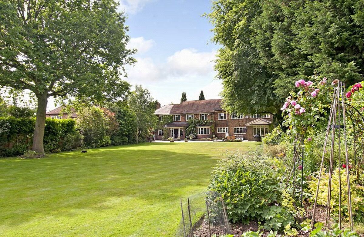 house for sale in West Common Way, Harpenden, Hertfordshire, AL5