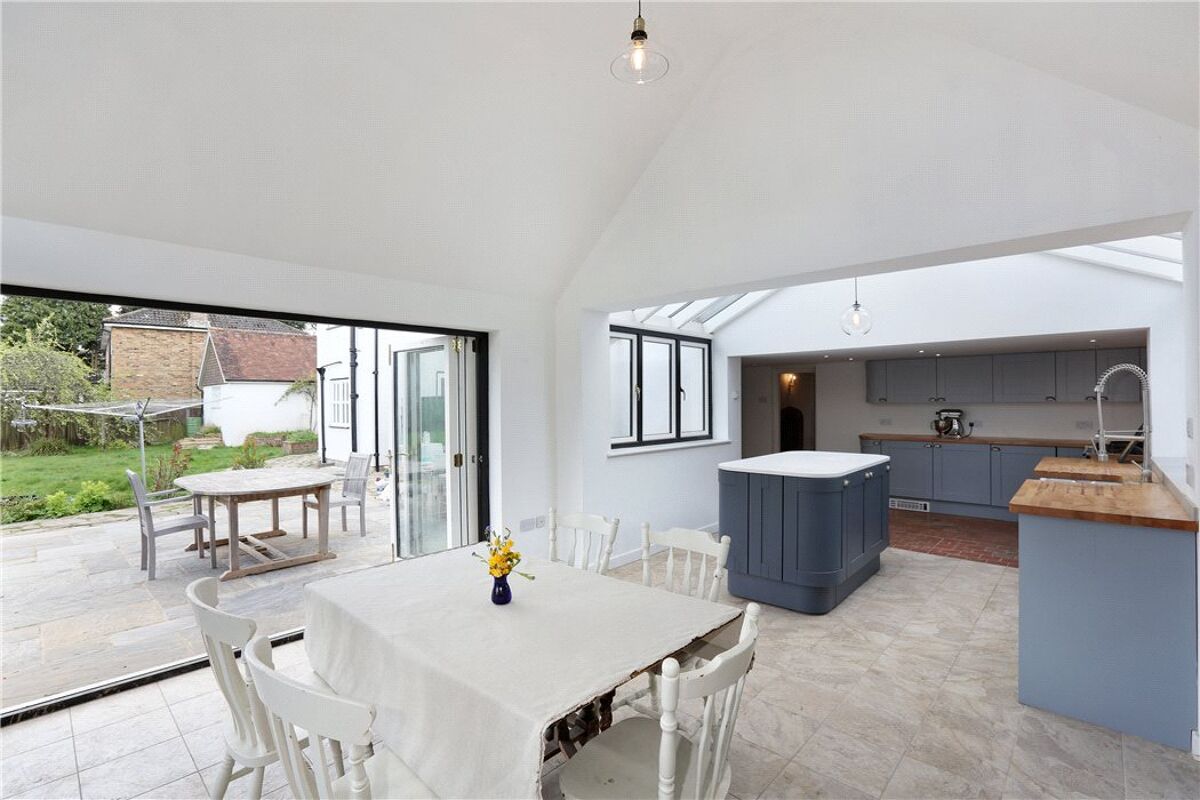 house for sale in Chipperfield Road, Bovingdon, Hemel Hempstead