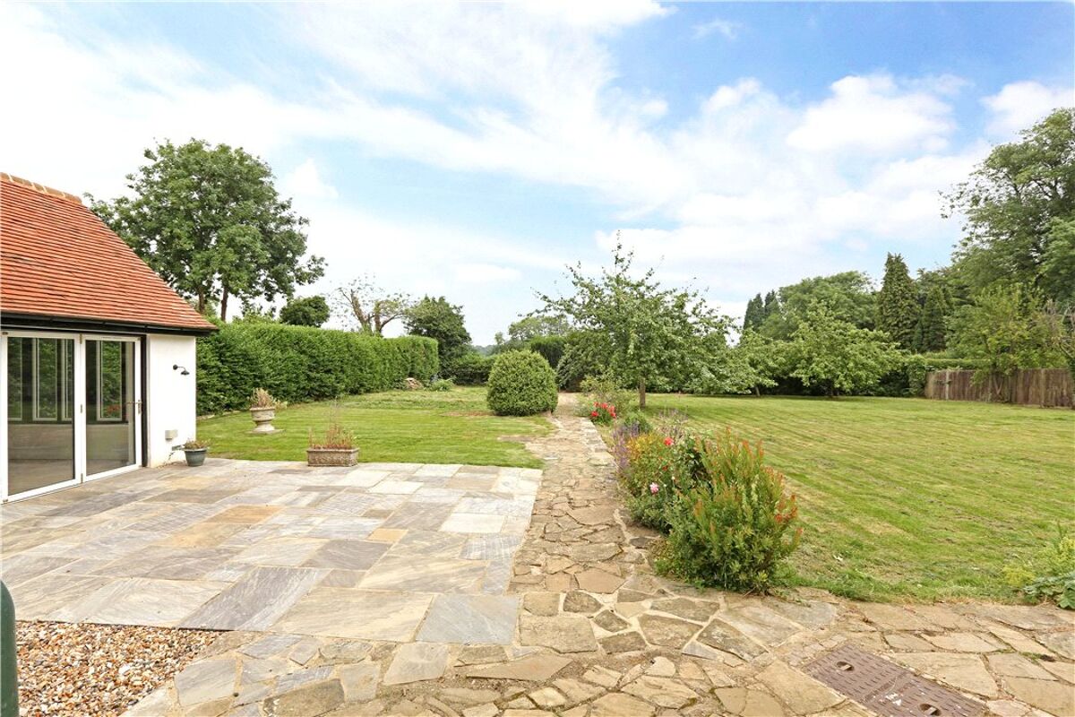 house for sale in Chipperfield Road, Bovingdon, Hemel Hempstead